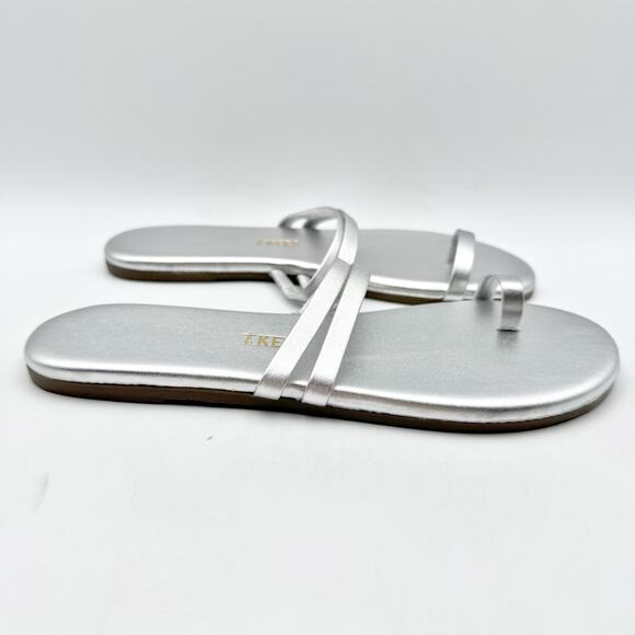 TKEES Womens Leah Flat Sandals US 5 EU 36 Silver Slip On NWOB - Picture 3 of 13
